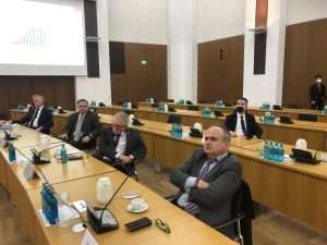 GUVERNER HNB-a BORIS VUJČIĆ U FRANKFURTU: Ulaskom u eurozonu Hrvatska će postati bolje i interesantnije odredište za strane investicije i njemačke turiste GUVERNER HNB-a BORIS VUJČIĆ U FRANKFURTU: Ulaskom u eurozonu Hrvatska će postati bolje i interesantnije odredište za strane investicije i njemačke turiste