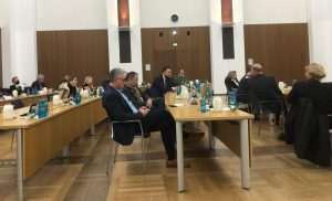 GUVERNER HNB-a BORIS VUJČIĆ U FRANKFURTU: Ulaskom u eurozonu Hrvatska će postati bolje i interesantnije odredište za strane investicije i njemačke turiste GUVERNER HNB-a BORIS VUJČIĆ U FRANKFURTU: Ulaskom u eurozonu Hrvatska će postati bolje i interesantnije odredište za strane investicije i njemačke turiste