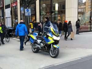 FRANKFURT/MÜNCHEN/STUTTGART: Zaustavite Putina! - Na tisuće prosvjednika u Njemačkoj izrazili solidarnost s ukrajinskim narodom motor policija