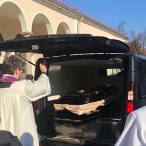 POSLJEDNJI ISPRAĆAJ U REGENSBURGU: Dugogodišnjeg svećenika vlč. Josipa Antonca vjernici HKM Regensburg ispratili dostojanstveno i u molitvi POSLJEDNJI ISPRAĆAJ U REGENSBURGU: Dugogodišnjeg svećenika vlč. Josipa Antonca vjernici HKM Regensburg ispratili dostojanstveno i u molitvi