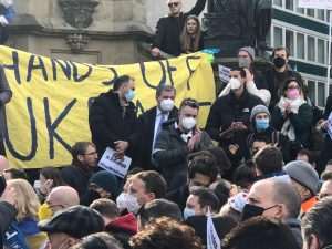FRANKFURT/MÜNCHEN/STUTTGART: Zaustavite Putina! - Na tisuće prosvjednika u Njemačkoj izrazili solidarnost s ukrajinskim narodom FRANKFURT/MÜNCHEN/STUTTGART: Zaustavite Putina! - Na tisuće prosvjednika u Njemačkoj izrazili solidarnost s ukrajinskim narodom