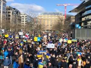FRANKFURT/MÜNCHEN/STUTTGART: Zaustavite Putina! - Na tisuće prosvjednika u Njemačkoj izrazili solidarnost s ukrajinskim narodom FRANKFURT/MÜNCHEN/STUTTGART: Zaustavite Putina! - Na tisuće prosvjednika u Njemačkoj izrazili solidarnost s ukrajinskim narodom