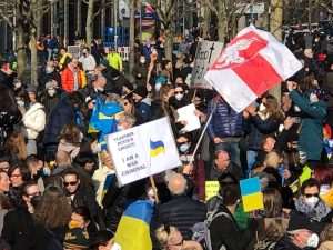 FRANKFURT/MÜNCHEN/STUTTGART: Zaustavite Putina! - Na tisuće prosvjednika u Njemačkoj izrazili solidarnost s ukrajinskim narodom FRANKFURT/MÜNCHEN/STUTTGART: Zaustavite Putina! - Na tisuće prosvjednika u Njemačkoj izrazili solidarnost s ukrajinskim narodom