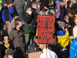 FRANKFURT/MÜNCHEN/STUTTGART: Zaustavite Putina! - Na tisuće prosvjednika u Njemačkoj izrazili solidarnost s ukrajinskim narodom FRANKFURT/MÜNCHEN/STUTTGART: Zaustavite Putina! - Na tisuće prosvjednika u Njemačkoj izrazili solidarnost s ukrajinskim narodom