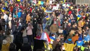 FRANKFURT/MÜNCHEN/STUTTGART: Zaustavite Putina! - Na tisuće prosvjednika u Njemačkoj izrazili solidarnost s ukrajinskim narodom FRANKFURT/MÜNCHEN/STUTTGART: Zaustavite Putina! - Na tisuće prosvjednika u Njemačkoj izrazili solidarnost s ukrajinskim narodom