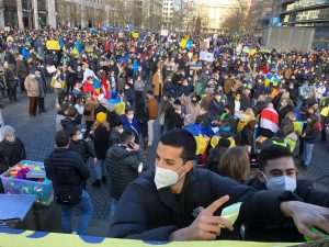 FRANKFURT/MÜNCHEN/STUTTGART: Zaustavite Putina! - Na tisuće prosvjednika u Njemačkoj izrazili solidarnost s ukrajinskim narodom FRANKFURT/MÜNCHEN/STUTTGART: Zaustavite Putina! - Na tisuće prosvjednika u Njemačkoj izrazili solidarnost s ukrajinskim narodom