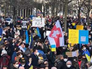 FRANKFURT/MÜNCHEN/STUTTGART: Zaustavite Putina! - Na tisuće prosvjednika u Njemačkoj izrazili solidarnost s ukrajinskim narodom FRANKFURT/MÜNCHEN/STUTTGART: Zaustavite Putina! - Na tisuće prosvjednika u Njemačkoj izrazili solidarnost s ukrajinskim narodom