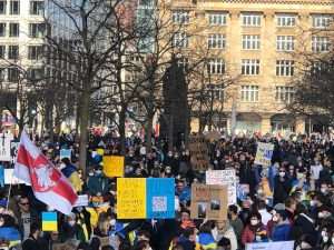 FRANKFURT/MÜNCHEN/STUTTGART: Zaustavite Putina! - Na tisuće prosvjednika u Njemačkoj izrazili solidarnost s ukrajinskim narodom FRANKFURT/MÜNCHEN/STUTTGART: Zaustavite Putina! - Na tisuće prosvjednika u Njemačkoj izrazili solidarnost s ukrajinskim narodom