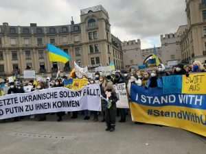 FRANKFURT/MÜNCHEN/STUTTGART: Zaustavite Putina! - Na tisuće prosvjednika u Njemačkoj izrazili solidarnost s ukrajinskim narodom FRANKFURT/MÜNCHEN/STUTTGART: Zaustavite Putina! - Na tisuće prosvjednika u Njemačkoj izrazili solidarnost s ukrajinskim narodom