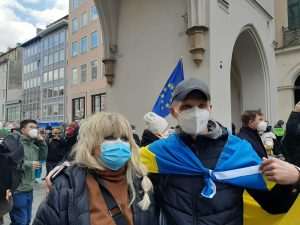 FRANKFURT/MÜNCHEN/STUTTGART: Zaustavite Putina! - Na tisuće prosvjednika u Njemačkoj izrazili solidarnost s ukrajinskim narodom FRANKFURT/MÜNCHEN/STUTTGART: Zaustavite Putina! - Na tisuće prosvjednika u Njemačkoj izrazili solidarnost s ukrajinskim narodom