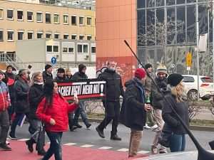 (FOTO i VIDEO) PROSVJED U FRANKFURTU: Među prosvjednicima u Frankfurtu bili i Hrvati (FOTO i VIDEO) PROSVJED U FRANKFURTU: Među prosvjednicima u Frankfurtu bili i Hrvati