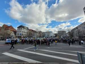 FRANKFURT/MÜNCHEN/STUTTGART: Zaustavite Putina! - Na tisuće prosvjednika u Njemačkoj izrazili solidarnost s ukrajinskim narodom FRANKFURT/MÜNCHEN/STUTTGART: Zaustavite Putina! - Na tisuće prosvjednika u Njemačkoj izrazili solidarnost s ukrajinskim narodom