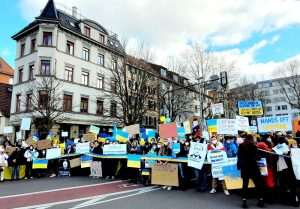 FRANKFURT/MÜNCHEN/STUTTGART: Zaustavite Putina! - Na tisuće prosvjednika u Njemačkoj izrazili solidarnost s ukrajinskim narodom FRANKFURT/MÜNCHEN/STUTTGART: Zaustavite Putina! - Na tisuće prosvjednika u Njemačkoj izrazili solidarnost s ukrajinskim narodom