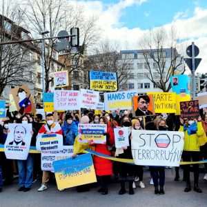 FRANKFURT/MÜNCHEN/STUTTGART: Zaustavite Putina! - Na tisuće prosvjednika u Njemačkoj izrazili solidarnost s ukrajinskim narodom FRANKFURT/MÜNCHEN/STUTTGART: Zaustavite Putina! - Na tisuće prosvjednika u Njemačkoj izrazili solidarnost s ukrajinskim narodom