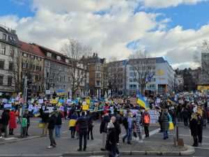 FRANKFURT/MÜNCHEN/STUTTGART: Zaustavite Putina! - Na tisuće prosvjednika u Njemačkoj izrazili solidarnost s ukrajinskim narodom FRANKFURT/MÜNCHEN/STUTTGART: Zaustavite Putina! - Na tisuće prosvjednika u Njemačkoj izrazili solidarnost s ukrajinskim narodom