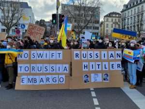 FRANKFURT/MÜNCHEN/STUTTGART: Zaustavite Putina! - Na tisuće prosvjednika u Njemačkoj izrazili solidarnost s ukrajinskim narodom FRANKFURT/MÜNCHEN/STUTTGART: Zaustavite Putina! - Na tisuće prosvjednika u Njemačkoj izrazili solidarnost s ukrajinskim narodom