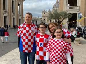 (VIDEO i FOTO) "JEDNA DOMOVINA": Hrvati iz cijelog svijeta u spotu Zaprešić Boysa (VIDEO i FOTO) "JEDNA DOMOVINA": Hrvati iz cijelog svijeta u spotu Zaprešić Boysa