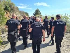 (FOTO)VIŠE OD DESET TISUĆA VJERNIKA POHODILO KRIŽNI PUT NA HUM KOD MOSTARA: Križ su nosili branitelji svih ratnih bojni grada Mostara (FOTO)VIŠE OD DESET TISUĆA VJERNIKA POHODILO KRIŽNI PUT NA HUM KOD MOSTARA: Križ su nosili branitelji svih ratnih bojni grada Mostara