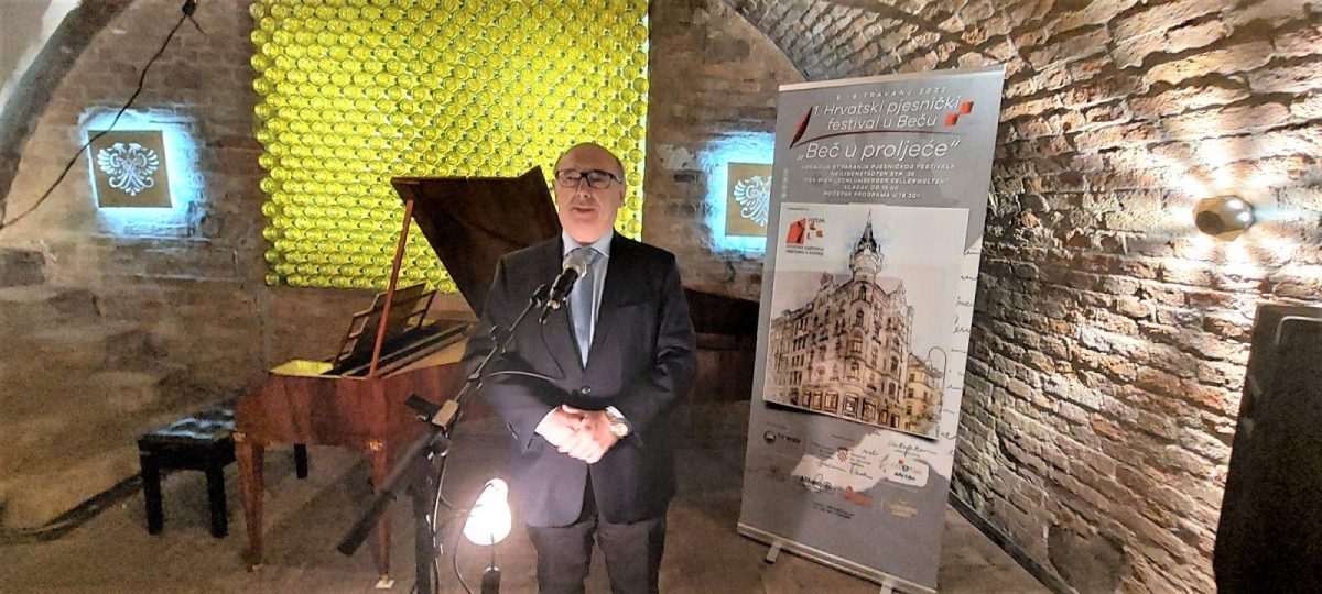 (FOTO) PRVI HRVATSKI PJESNIČKI FESTIVAL: “Beč u proljeće” predstavio pjesnička stvaranja na hrvatski način (FOTO) PRVI HRVATSKI PJESNIČKI FESTIVAL: “Beč u proljeće” predstavio pjesnička stvaranja na hrvatski način