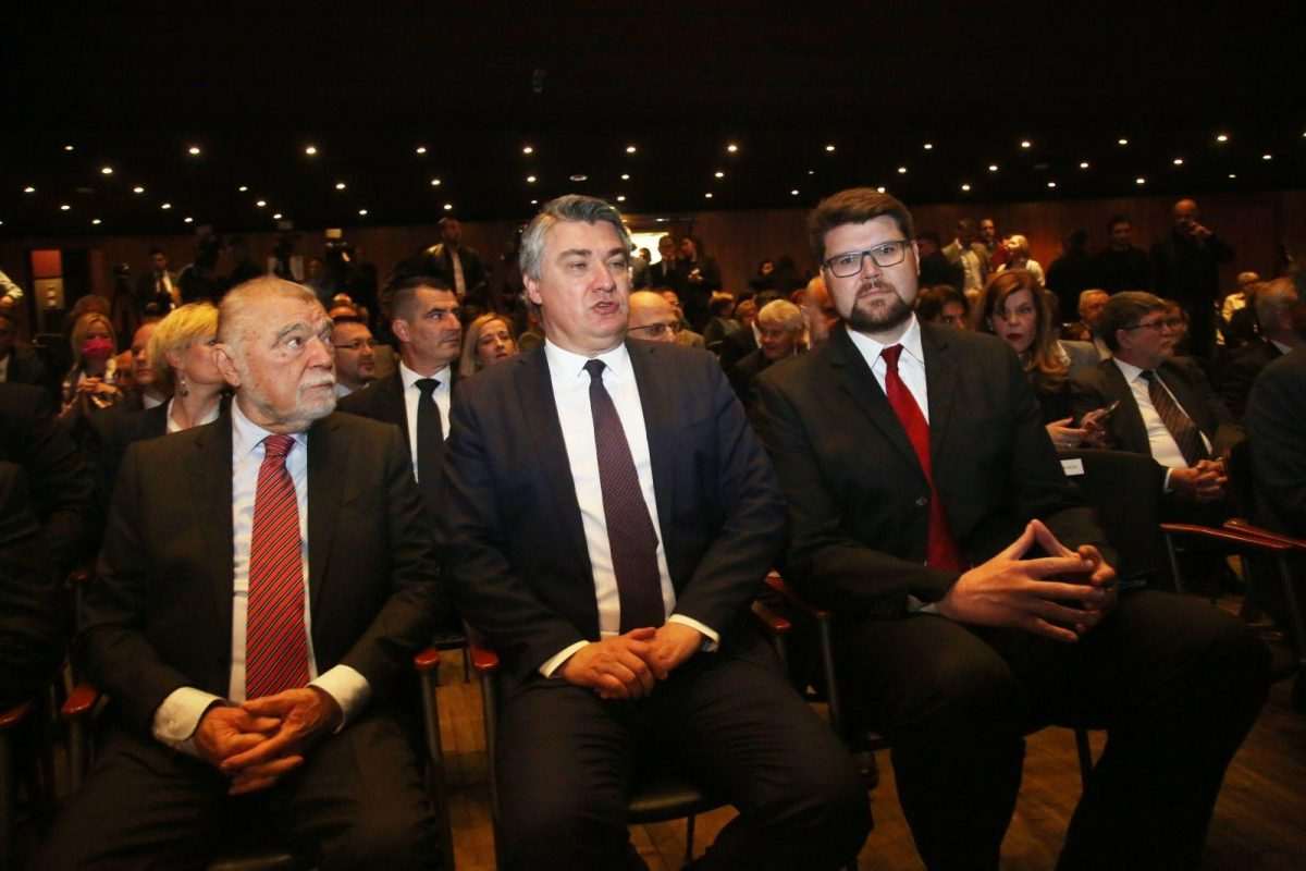 Na slici Stjepan Mesić, Zoran Milanović i Peđa Grbin / Foto: Hina