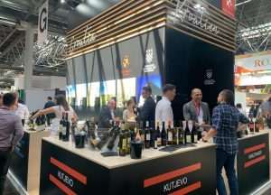 HRVATSKI VINARI NA PRO WEINU: Na sajmu vina u Düsseldorfu predstavnici Kutjeva d.d predstavilia svoja najbolja i najtraženija vina HRVATSKI VINARI NA PRO WEINU: Na sajmu vina u Düsseldorfu predstavnici Kutjeva d.d predstavilia svoja najbolja i najtraženija vina