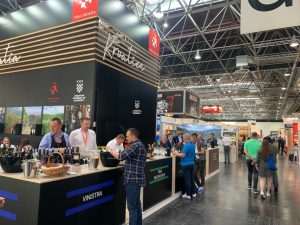 HRVATSKI VINARI NA PRO WEINU: Na sajmu vina u Düsseldorfu predstavnici Kutjeva d.d predstavilia svoja najbolja i najtraženija vina HRVATSKI VINARI NA PRO WEINU: Na sajmu vina u Düsseldorfu predstavnici Kutjeva d.d predstavilia svoja najbolja i najtraženija vina