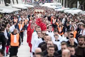 (FOTO) PROSLAVA BLAGDANA SV. DUJE U SPLITU: Na splitskoj Rivi misno slavlje predvodio apostolski nuncij u Hrvatskoj monsinjor Giorgio Lingua