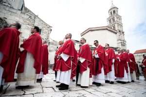 (FOTO) PROSLAVA BLAGDANA SV. DUJE U SPLITU: Na splitskoj Rivi misno slavlje predvodio apostolski nuncij u Hrvatskoj monsinjor Giorgio Lingua