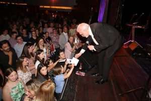 FELLBACH / STUTTGART: Kajkavska večer s Linom Červarom u znaku solidarnosti za Međimursku zakladu „Katruža“