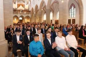 (FOTO) VELIKO SLAVLJE U HAGENU: Mladi i djeca primili sakramente Svete Potvrde i Svete Pričesti