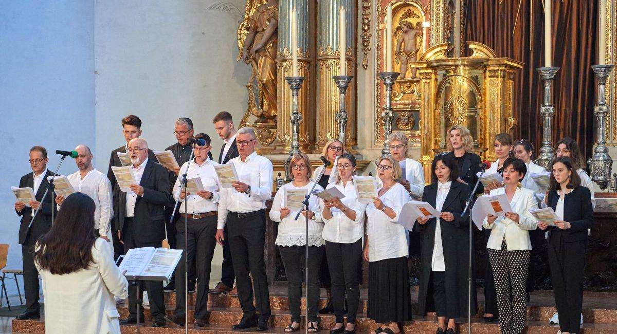 HKŽ MÜNCHEN: Kardinal Reinhard Marx podijelio sakrament Svete potvrde za 215 djevojaka i mladića HKŽ MÜNCHEN: Kardinal Reinhard Marx podijelio sakrament Svete potvrde za 215 djevojaka i mladića