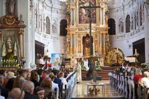 (FOTO) PRVA SVETA PRIČEST U HKŽ MÜNCHEN: Prvu svetu Pričest primilo je 175 dječaka i djevojčica (FOTO) PRVA SVETA PRIČEST U HKŽ MÜNCHEN: Prvu svetu Pričest primilo je 175 dječaka i djevojčica
