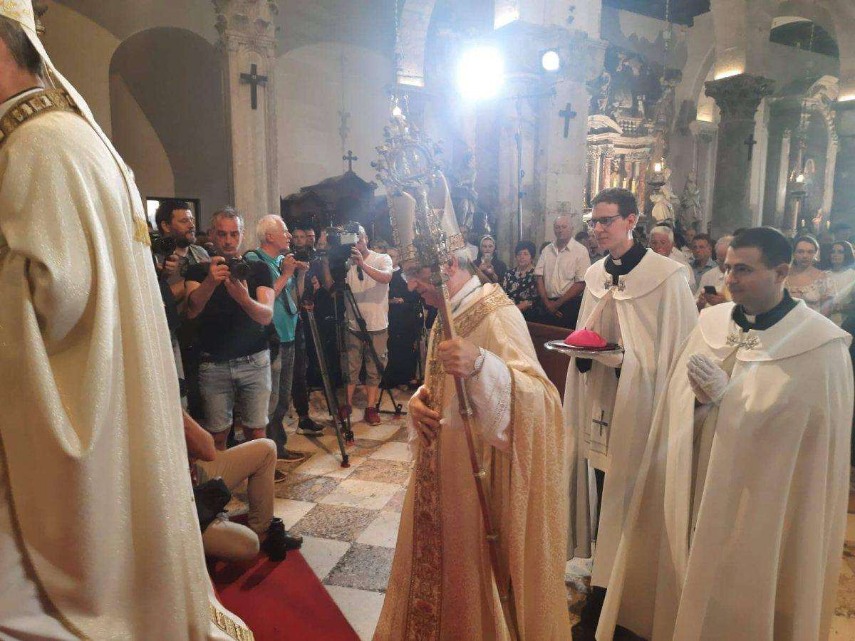 (FOTO i VIDEO ) VELIKI DOGAĐAJ: Prvo biskupsko ređenje u Zadru nakon 32 godine (FOTO i VIDEO ) VELIKI DOGAĐAJ: Prvo biskupsko ređenje u Zadru nakon 32 godine