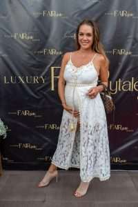 BEZVREMENSKA LJEPOTA NEKADAŠNJE HRT-ove VODITELJICE NE JENJAVA: Ivana Šundov vodila prvi LUXURY FAIRYTALE BEZVREMENSKA LJEPOTA NEKADAŠNJE HRT-ove VODITELJICE NE JENJAVA: Ivana Šundov vodila prvi LUXURY FAIRYTALE