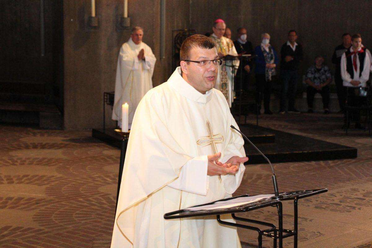 (FOTO) NAKON DVIJE GODINE: Hrvatski vjernici ponovno hodočastili Majci Božjoj u Neviges (FOTO) NAKON DVIJE GODINE: Hrvatski vjernici ponovno hodočastili Majci Božjoj u Neviges
