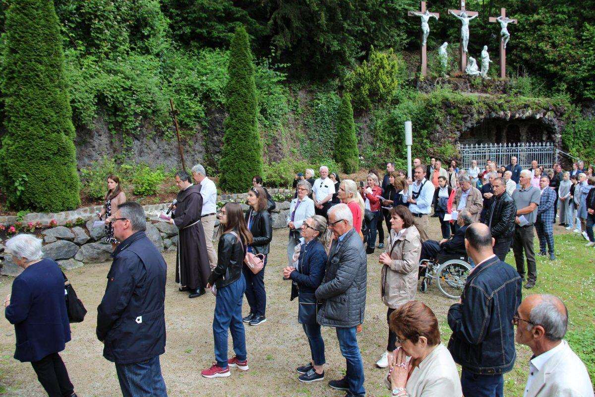 (FOTO) NAKON DVIJE GODINE: Hrvatski vjernici ponovno hodočastili Majci Božjoj u Neviges (FOTO) NAKON DVIJE GODINE: Hrvatski vjernici ponovno hodočastili Majci Božjoj u Neviges
