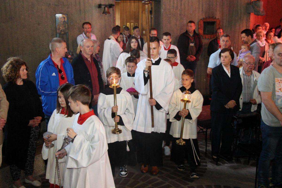 (FOTO) NAKON DVIJE GODINE: Hrvatski vjernici ponovno hodočastili Majci Božjoj u Neviges (FOTO) NAKON DVIJE GODINE: Hrvatski vjernici ponovno hodočastili Majci Božjoj u Neviges