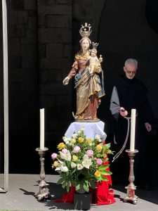 (FOTO) TIJELOVO U KÖLNU: Hrvati tradicionalno sudjelovali u procesiji i svetoj misi, hrvatska zastava vijorila se središtem grada