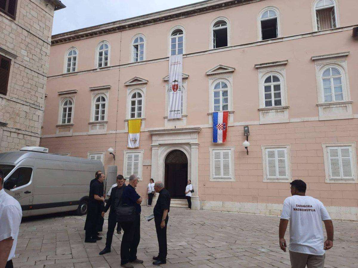 (FOTO i VIDEO ) VELIKI DOGAĐAJ: Prvo biskupsko ređenje u Zadru nakon 32 godine (FOTO i VIDEO ) VELIKI DOGAĐAJ: Prvo biskupsko ređenje u Zadru nakon 32 godine