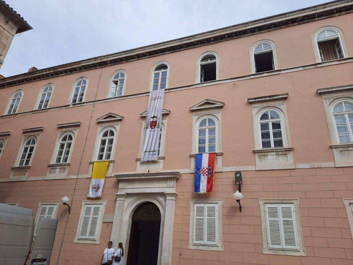 (FOTO i VIDEO ) VELIKI DOGAĐAJ: Prvo biskupsko ređenje u Zadru nakon 32 godine (FOTO i VIDEO ) VELIKI DOGAĐAJ: Prvo biskupsko ređenje u Zadru nakon 32 godine