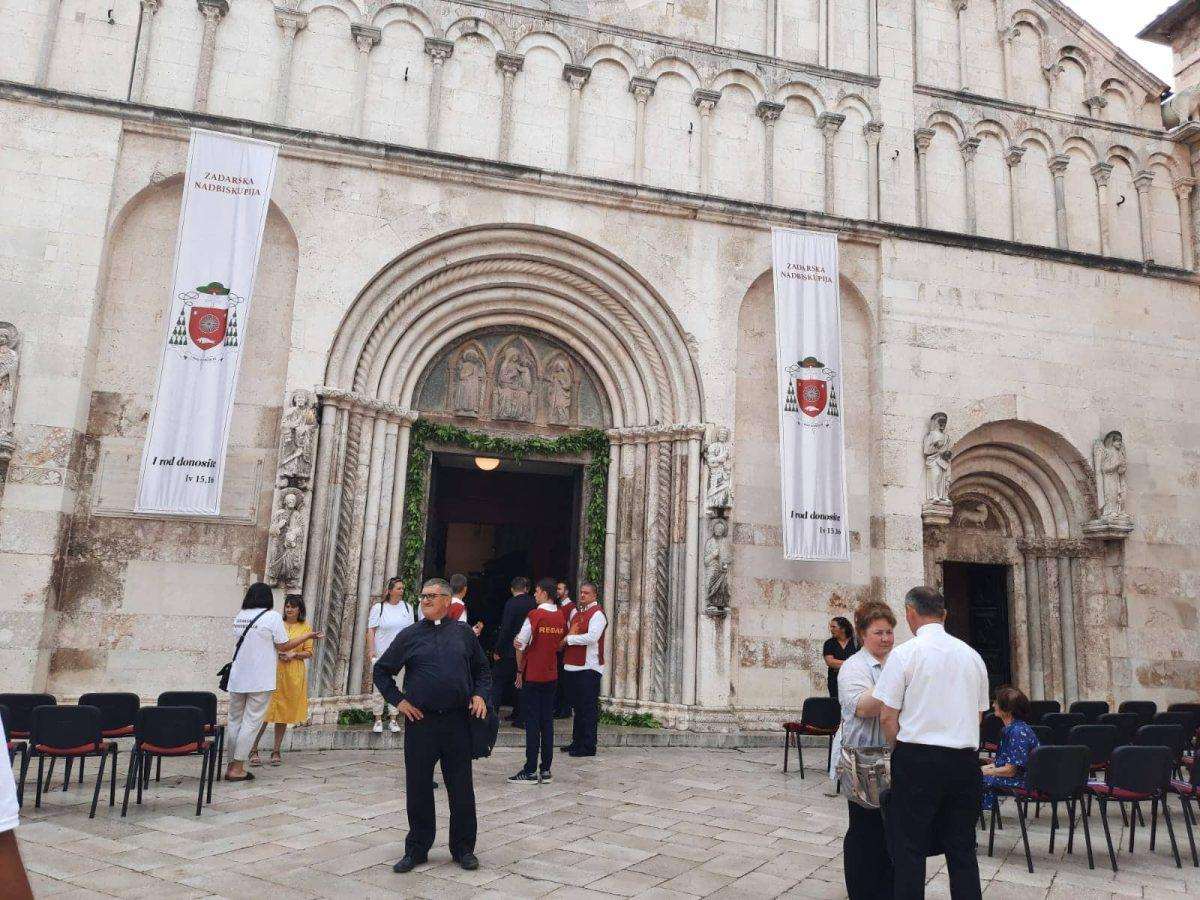 (FOTO i VIDEO ) VELIKI DOGAĐAJ: Prvo biskupsko ređenje u Zadru nakon 32 godine (FOTO i VIDEO ) VELIKI DOGAĐAJ: Prvo biskupsko ređenje u Zadru nakon 32 godine