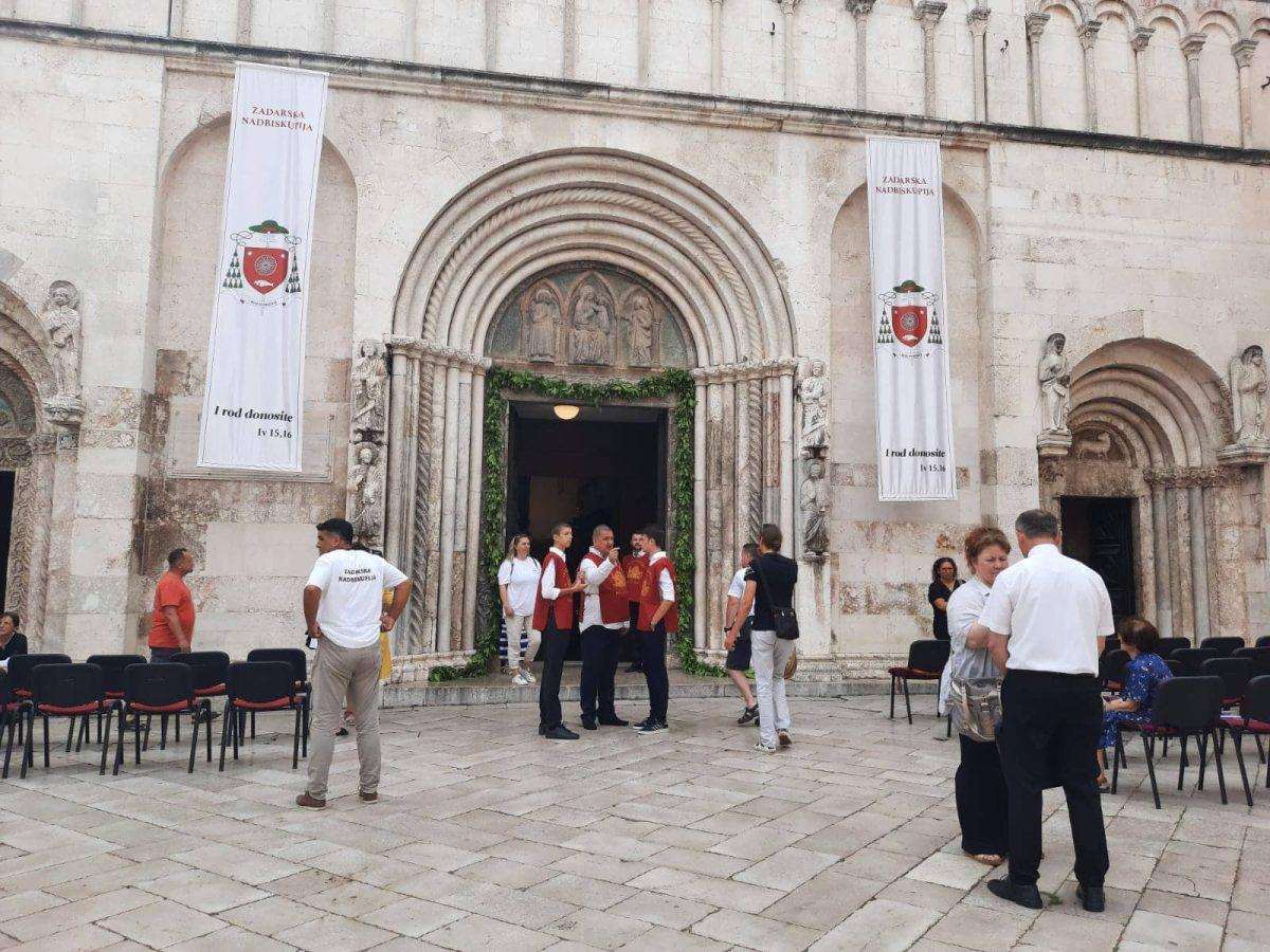 (FOTO i VIDEO ) VELIKI DOGAĐAJ: Prvo biskupsko ređenje u Zadru nakon 32 godine (FOTO i VIDEO ) VELIKI DOGAĐAJ: Prvo biskupsko ređenje u Zadru nakon 32 godine
