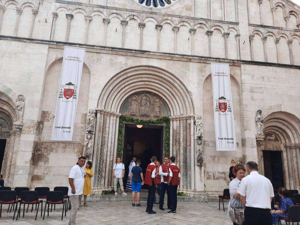 (FOTO i VIDEO ) VELIKI DOGAĐAJ: Prvo biskupsko ređenje u Zadru nakon 32 godine (FOTO i VIDEO ) VELIKI DOGAĐAJ: Prvo biskupsko ređenje u Zadru nakon 32 godine