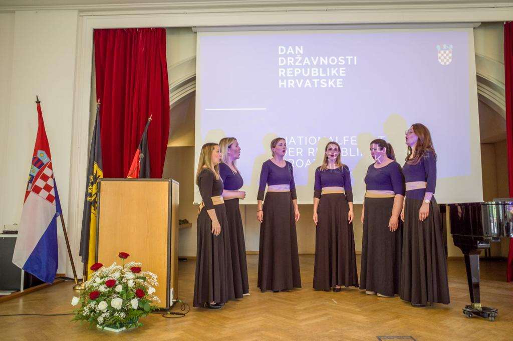 PROSLAVA DANA DRŽAVNOSTI U STUTTGARTU: Hrvatska od osamostaljenje, borbe za slobodu i privođenja kraju euro integracija PROSLAVA DANA DRŽAVNOSTI U STUTTGARTU: Hrvatska od osamostaljenje, borbe za slobodu i privođenja kraju euro integracija
