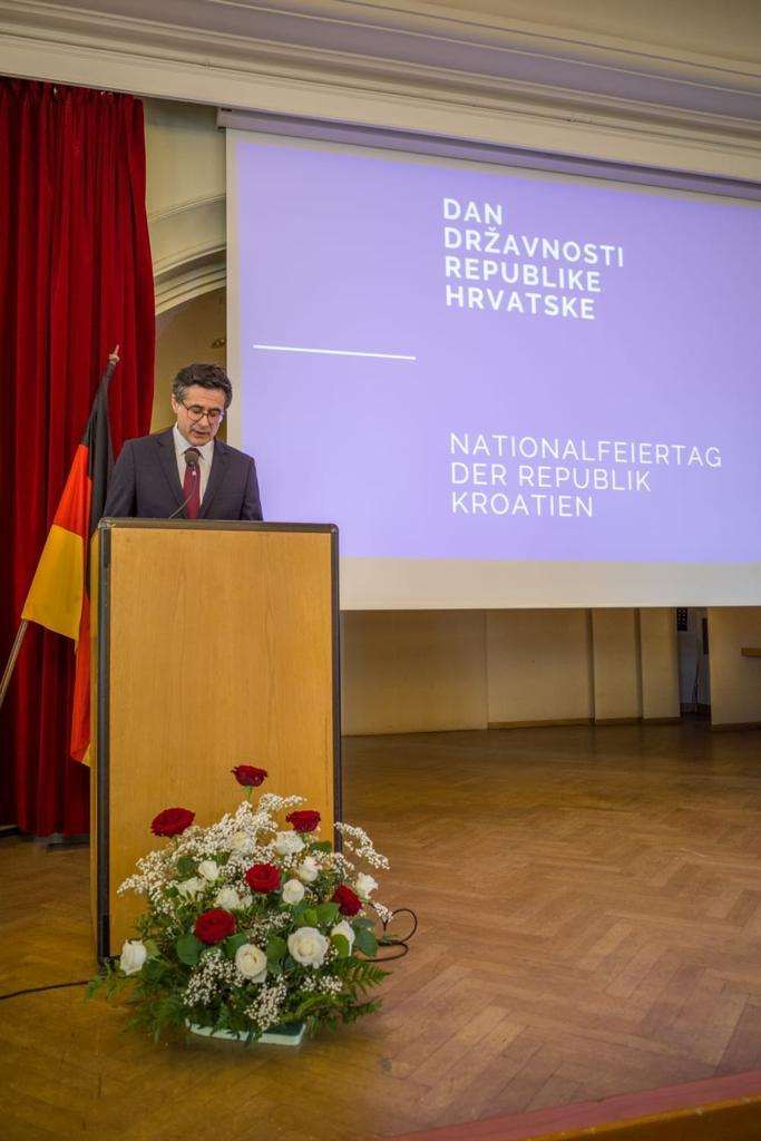PROSLAVA DANA DRŽAVNOSTI U STUTTGARTU: Hrvatska od osamostaljenje, borbe za slobodu i privođenja kraju euro integracija PROSLAVA DANA DRŽAVNOSTI U STUTTGARTU: Hrvatska od osamostaljenje, borbe za slobodu i privođenja kraju euro integracija