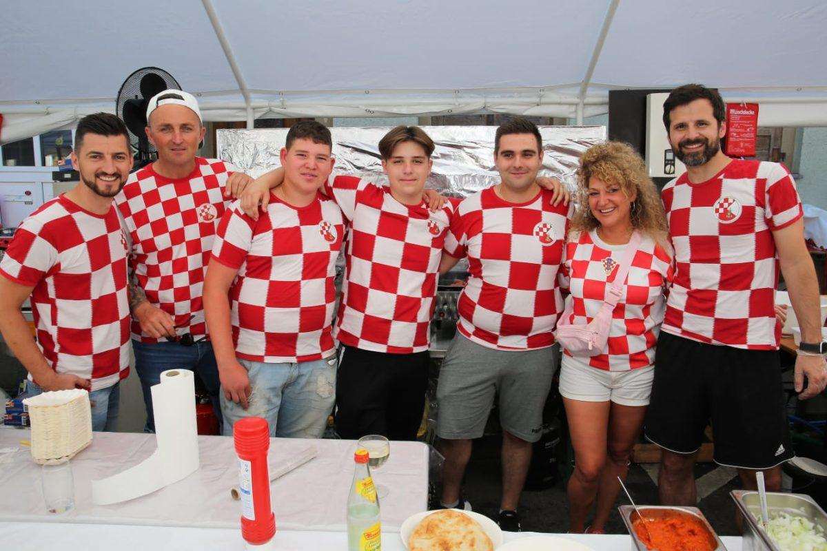 (FOTO) HRVATI ODUŠEVILI: Tri dana proslave u njemačkom gradu! (FOTO) HRVATI ODUŠEVILI: Tri dana proslave u njemačkom gradu!