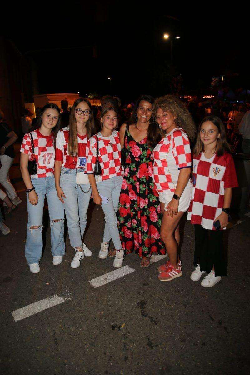 (FOTO) HRVATI ODUŠEVILI: Tri dana proslave u njemačkom gradu! (FOTO) HRVATI ODUŠEVILI: Tri dana proslave u njemačkom gradu!