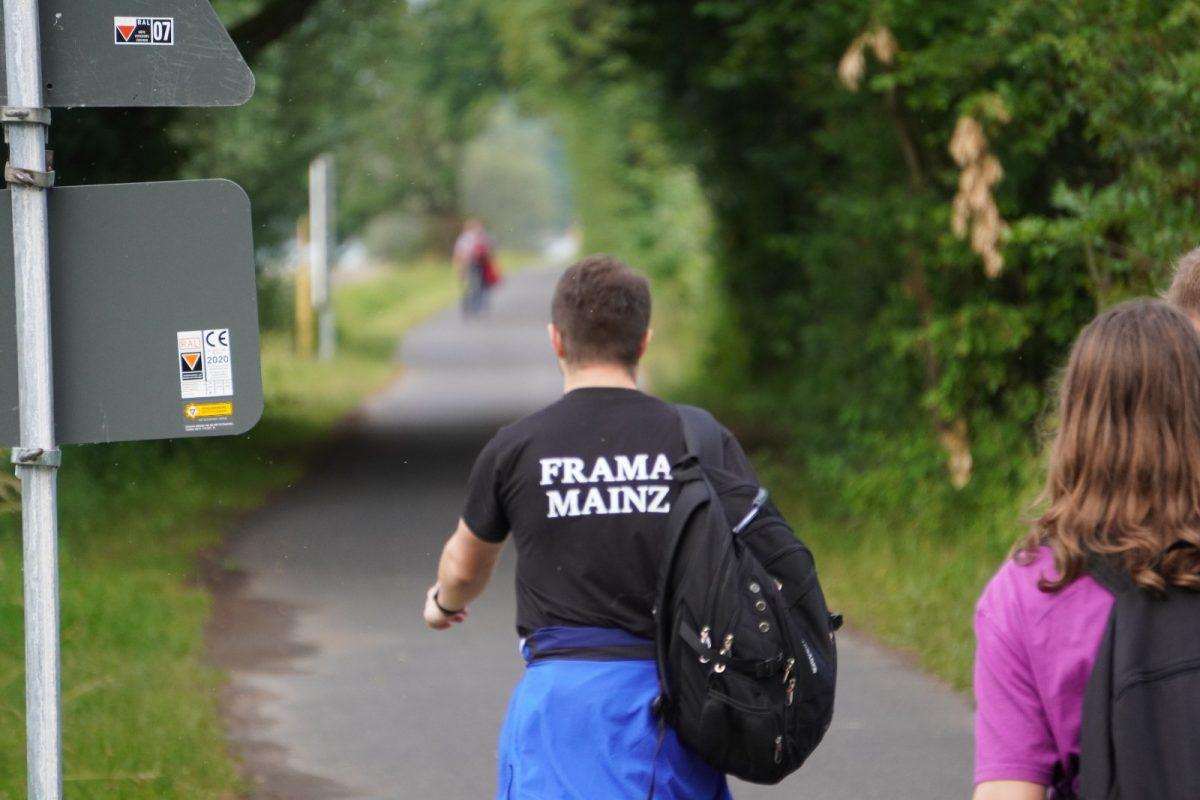 (FOTO) PUT DUG 31 KILOMETAR: Hodočasnici HKZ Mainz pješačili iz Mainza do marijanskog svetišta Marienthal (FOTO) PUT DUG 31 KILOMETAR: Hodočasnici HKZ Mainz pješačili iz Mainza do marijanskog svetišta Marienthal