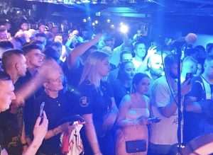 (FOTO) THOMPSON U BÖBLINGENU KOD STUTTGARTA: Organizatori drugu večer shvatili da imaju problem!