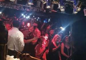 (FOTO) THOMPSON U BÖBLINGENU KOD STUTTGARTA: Organizatori drugu večer shvatili da imaju problem!
